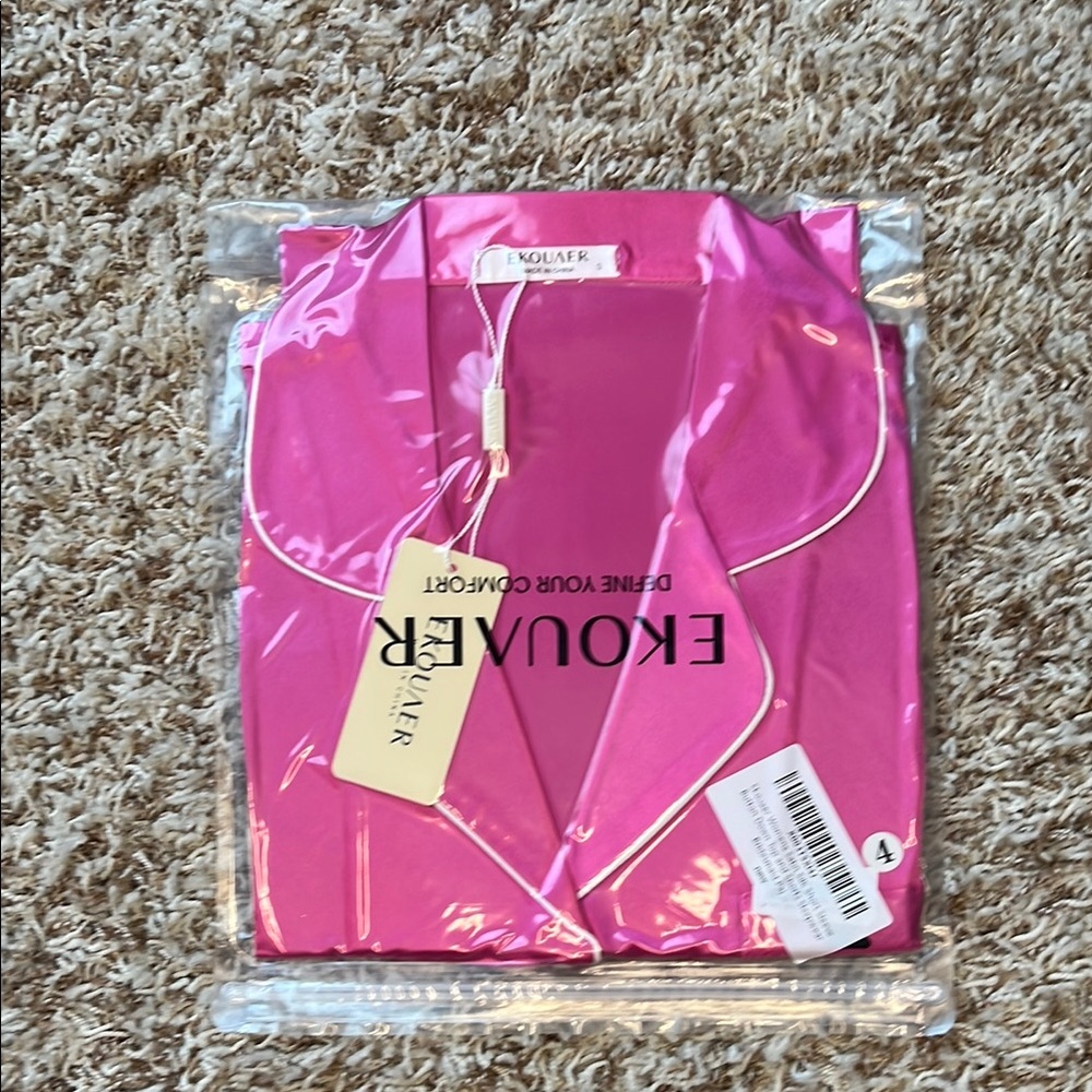 Women's Satin Silk Pajama Set in Fuchsia - Picture 5 of 6